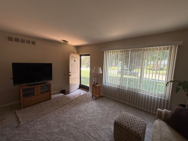2060 Oakcrest Road, Sterling Heights, MI 48310