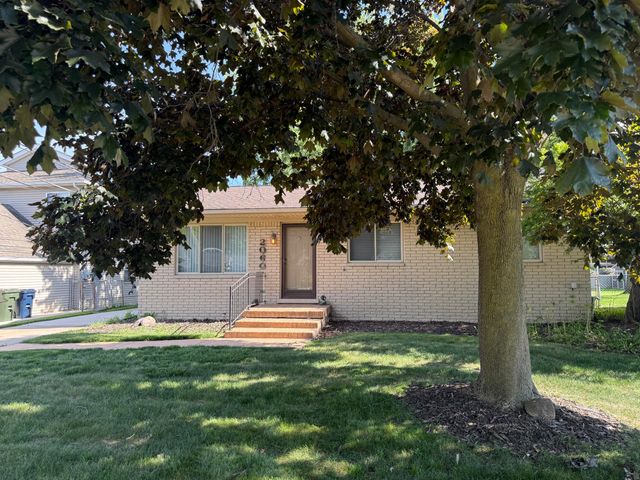 2060 Oakcrest Road, Sterling Heights, MI 48310