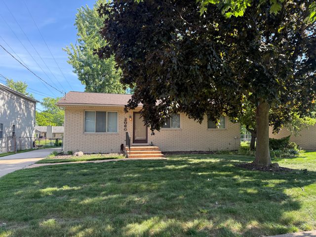 2060 Oakcrest Road, Sterling Heights, MI 48310