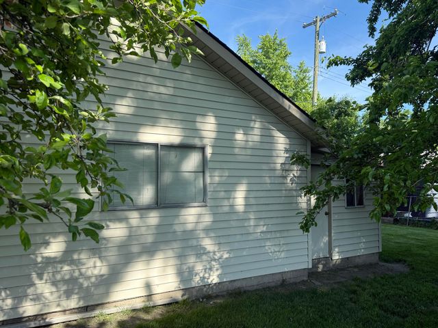 2060 Oakcrest Road, Sterling Heights, MI 48310