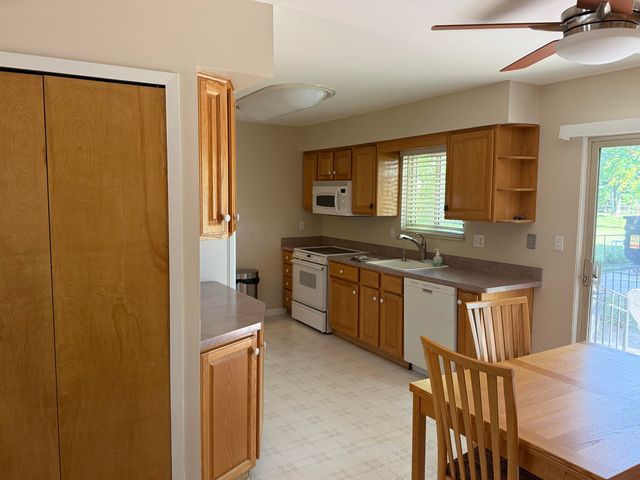 2060 Oakcrest Road, Sterling Heights, MI 48310