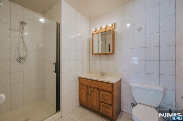 551 2nd Avenue 1, Lyndhurst, NJ 07071