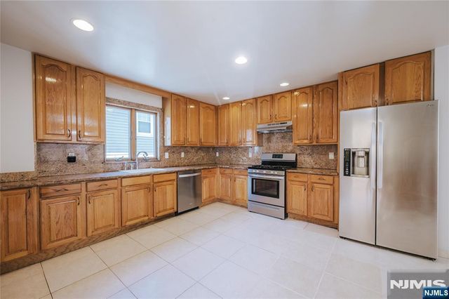 551 2nd Avenue 1, Lyndhurst, NJ 07071