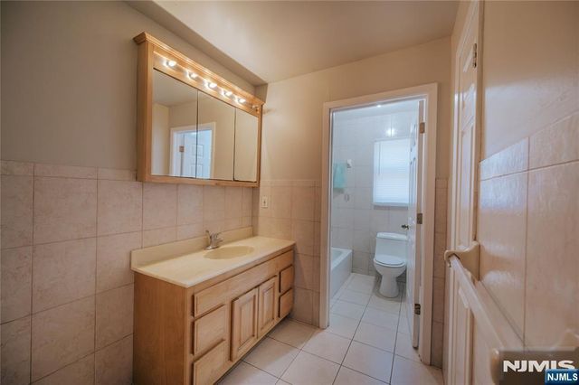551 2nd Avenue 1, Lyndhurst, NJ 07071