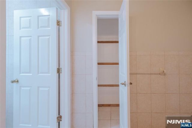 551 2nd Avenue 1, Lyndhurst, NJ 07071