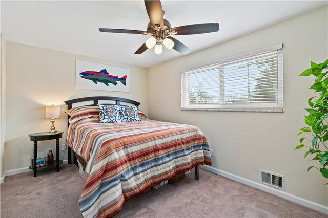 5140 Raintree Drive, Whitehall, PA 15236