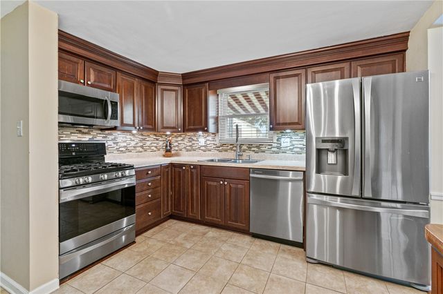 5140 Raintree Drive, Whitehall, PA 15236