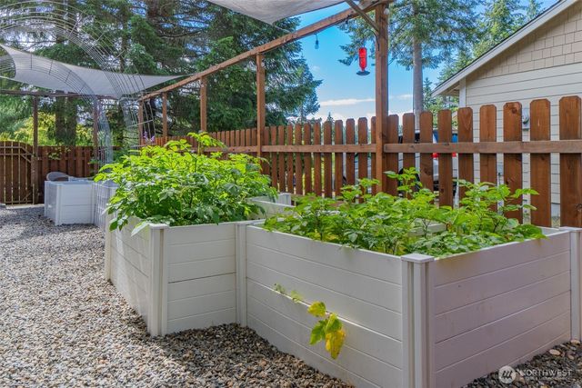 761 E Old Ranch Rd, Allyn, WA 98524