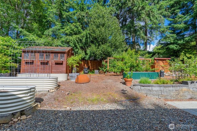 761 E Old Ranch Rd, Allyn, WA 98524