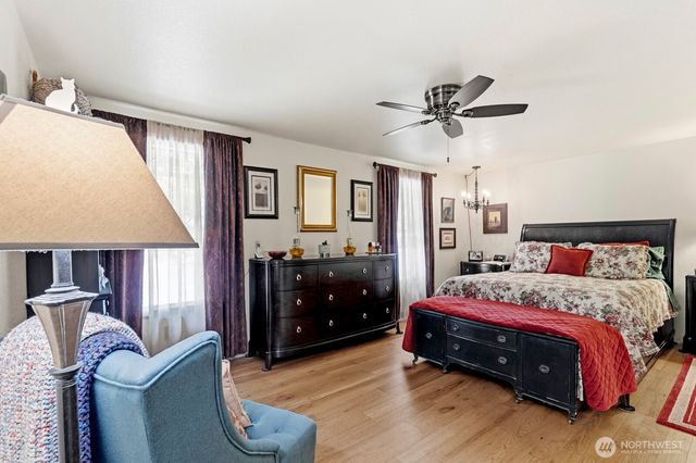 761 E Old Ranch Rd, Allyn, WA 98524