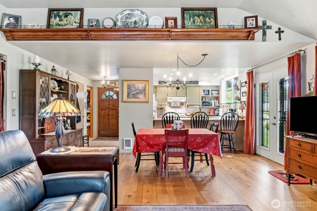 761 E Old Ranch Rd, Allyn, WA 98524