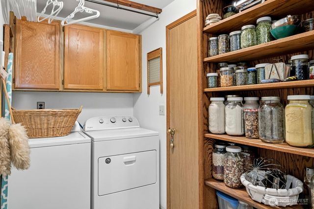 761 E Old Ranch Rd, Allyn, WA 98524