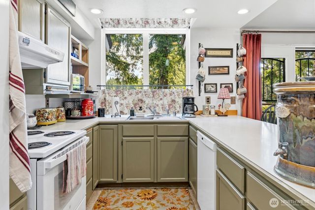 761 E Old Ranch Rd, Allyn, WA 98524