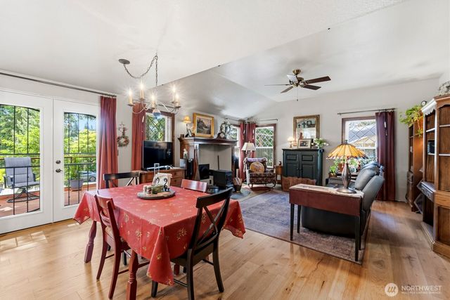 761 E Old Ranch Rd, Allyn, WA 98524