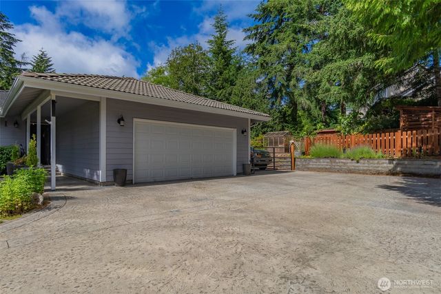 761 E Old Ranch Rd, Allyn, WA 98524