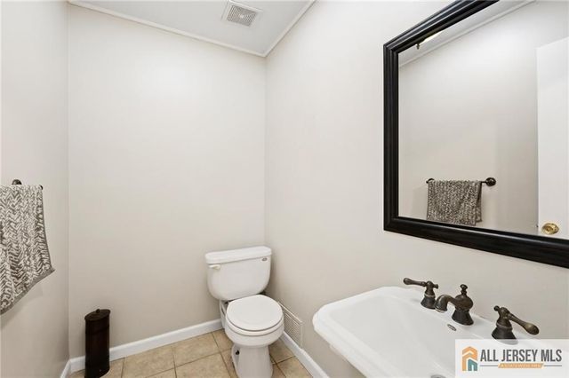 3 Sandpiper Drive 2502, Sayreville, NJ 08859
