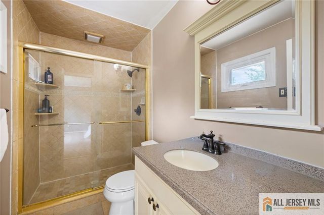 3 Sandpiper Drive 2502, Sayreville, NJ 08859