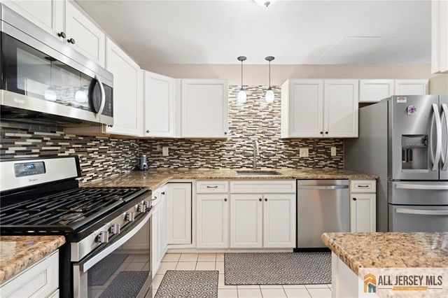 3 Sandpiper Drive 2502, Sayreville, NJ 08859
