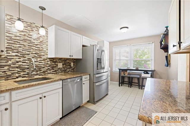 3 Sandpiper Drive 2502, Sayreville, NJ 08859