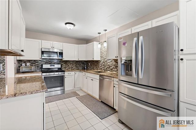 3 Sandpiper Drive 2502, Sayreville, NJ 08859