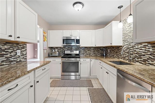 3 Sandpiper Drive 2502, Sayreville, NJ 08859
