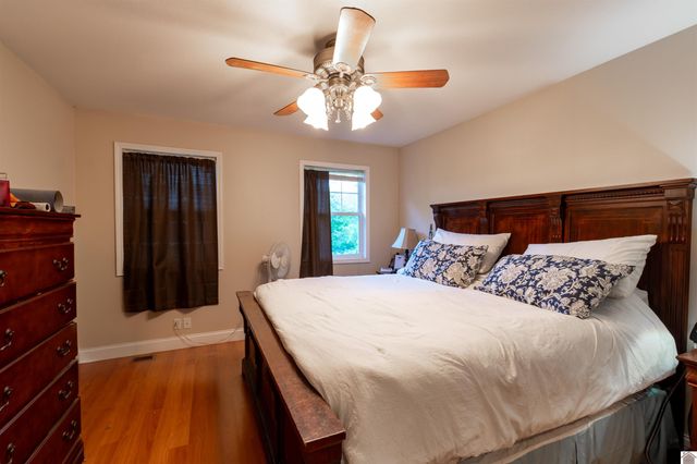 437 Victor Darnell Rd, Benton, KY 42025