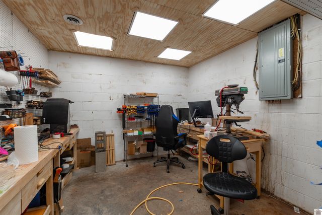 437 Victor Darnell Rd, Benton, KY 42025