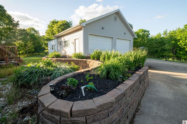 437 Victor Darnell Rd, Benton, KY 42025