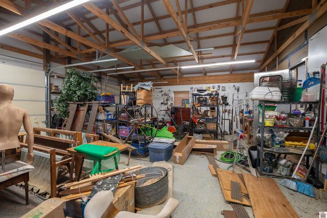 437 Victor Darnell Rd, Benton, KY 42025