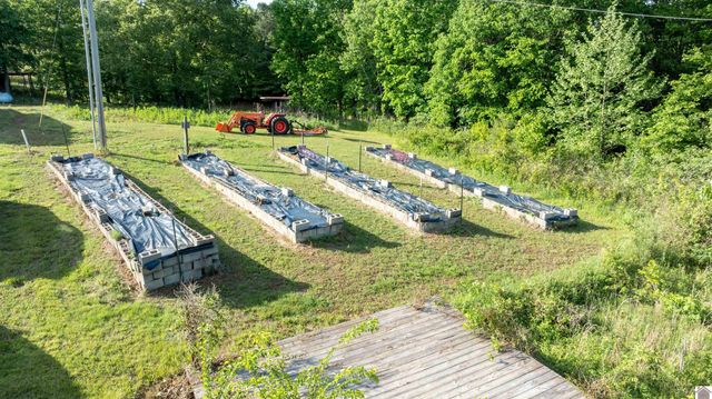 437 Victor Darnell Rd, Benton, KY 42025