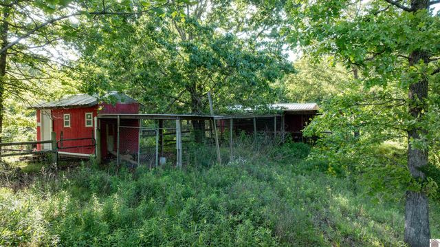 437 Victor Darnell Rd, Benton, KY 42025