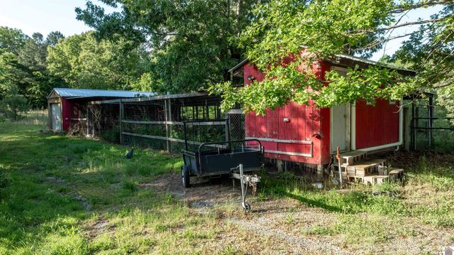 437 Victor Darnell Rd, Benton, KY 42025