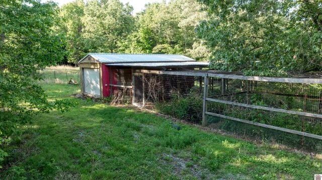 437 Victor Darnell Rd, Benton, KY 42025