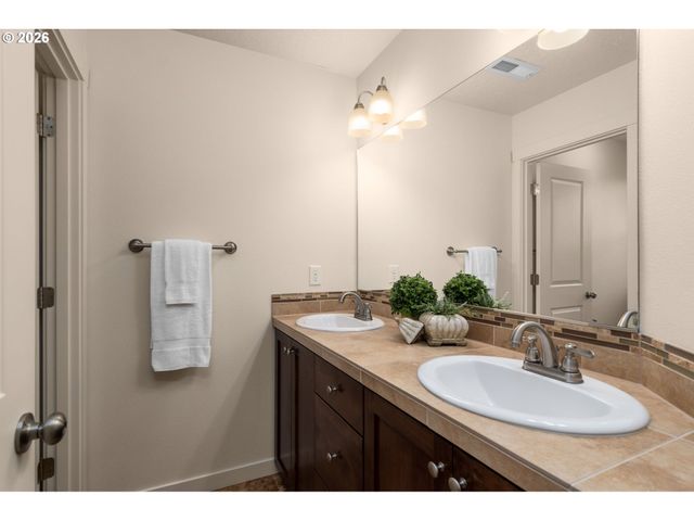 3127 Ne WEEPING WILLOW Way, Hillsboro, OR 97124