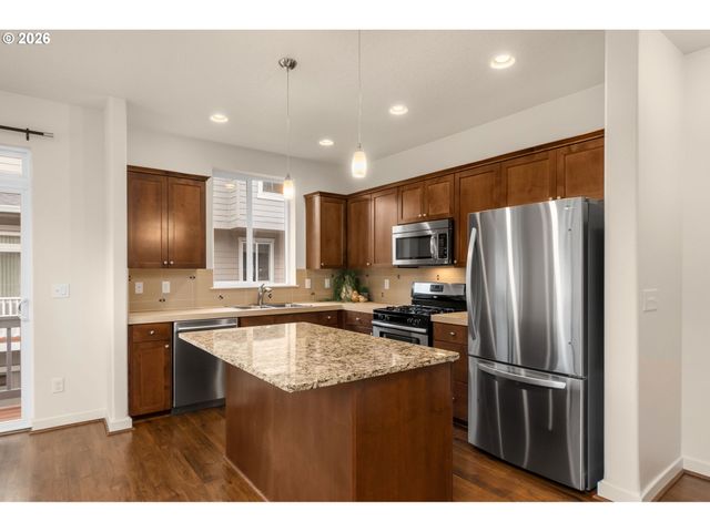 3127 Ne WEEPING WILLOW Way, Hillsboro, OR 97124