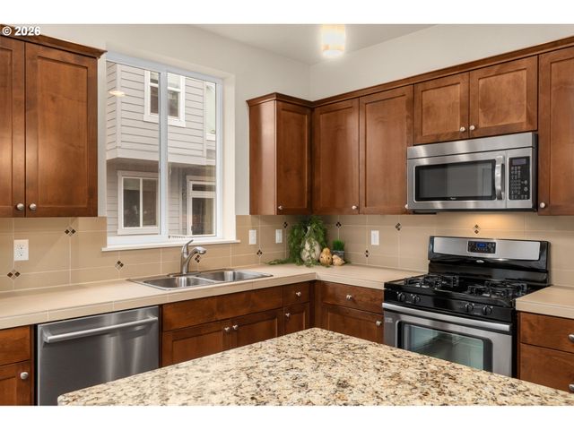 3127 Ne WEEPING WILLOW Way, Hillsboro, OR 97124