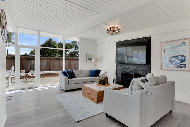 1167 Temple Dr, Pacheco, CA 94553