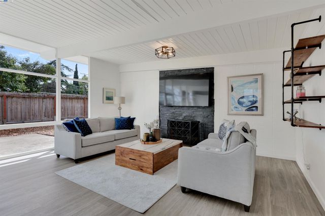 1167 Temple Dr, Pacheco, CA 94553