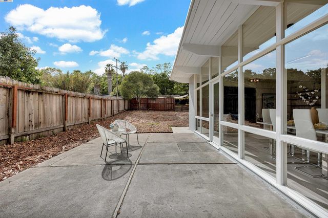1167 Temple Dr, Pacheco, CA 94553