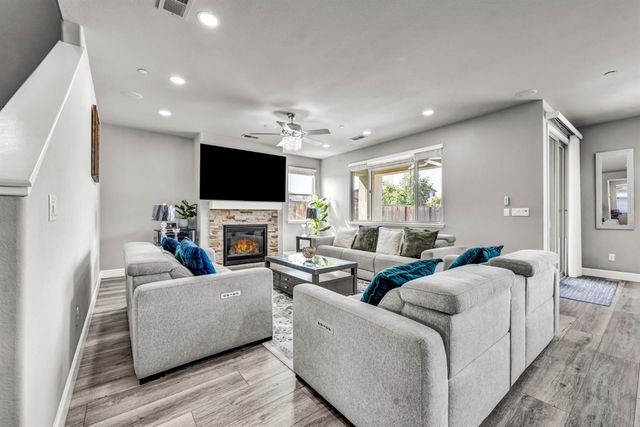 1693 Harvest Ln, Manteca, CA 95337