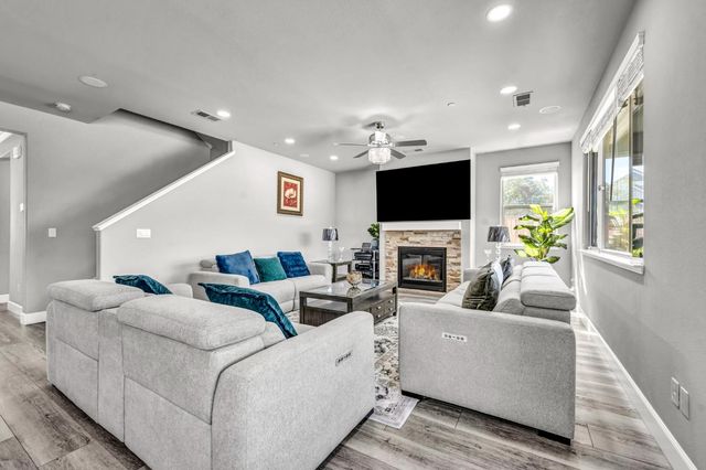 1693 Harvest Ln, Manteca, CA 95337