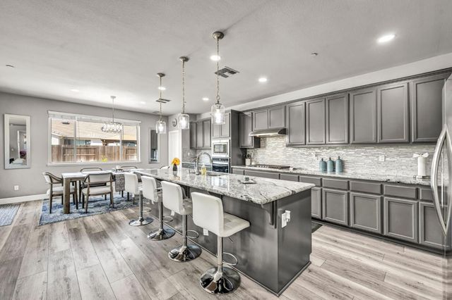 1693 Harvest Ln, Manteca, CA 95337