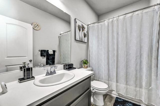 1693 Harvest Ln, Manteca, CA 95337