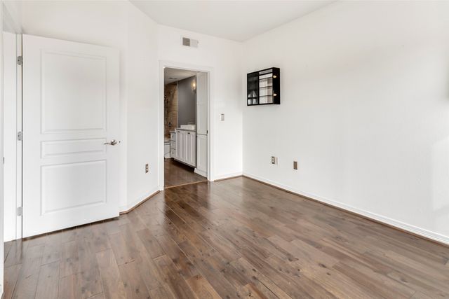 330 Las Colinas Boulevard E 422, Irving, TX 75039