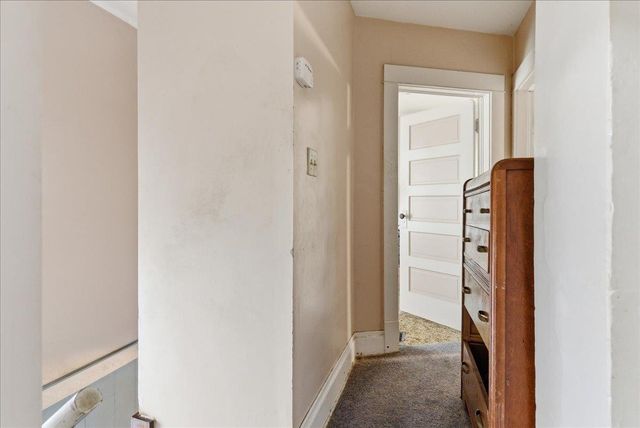 2227 E 4th Street, Waterloo, IA 50703