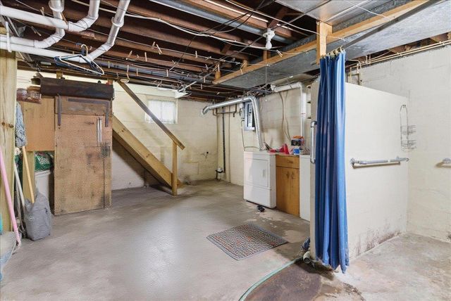 2227 E 4th Street, Waterloo, IA 50703