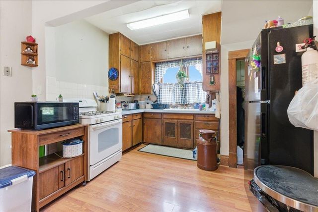 2227 E 4th Street, Waterloo, IA 50703