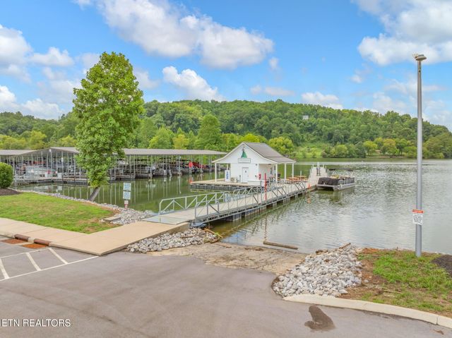256 Broadberry Ave, Oak Ridge, TN 37830