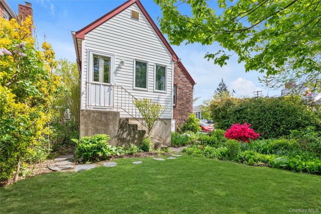 70 Lyon Place, Lynbrook, NY 11563