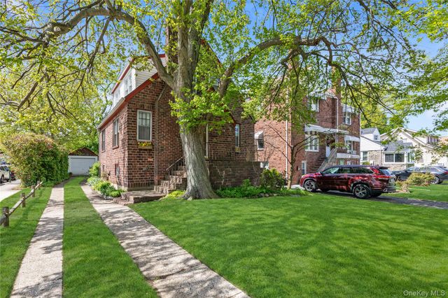 70 Lyon Place, Lynbrook, NY 11563